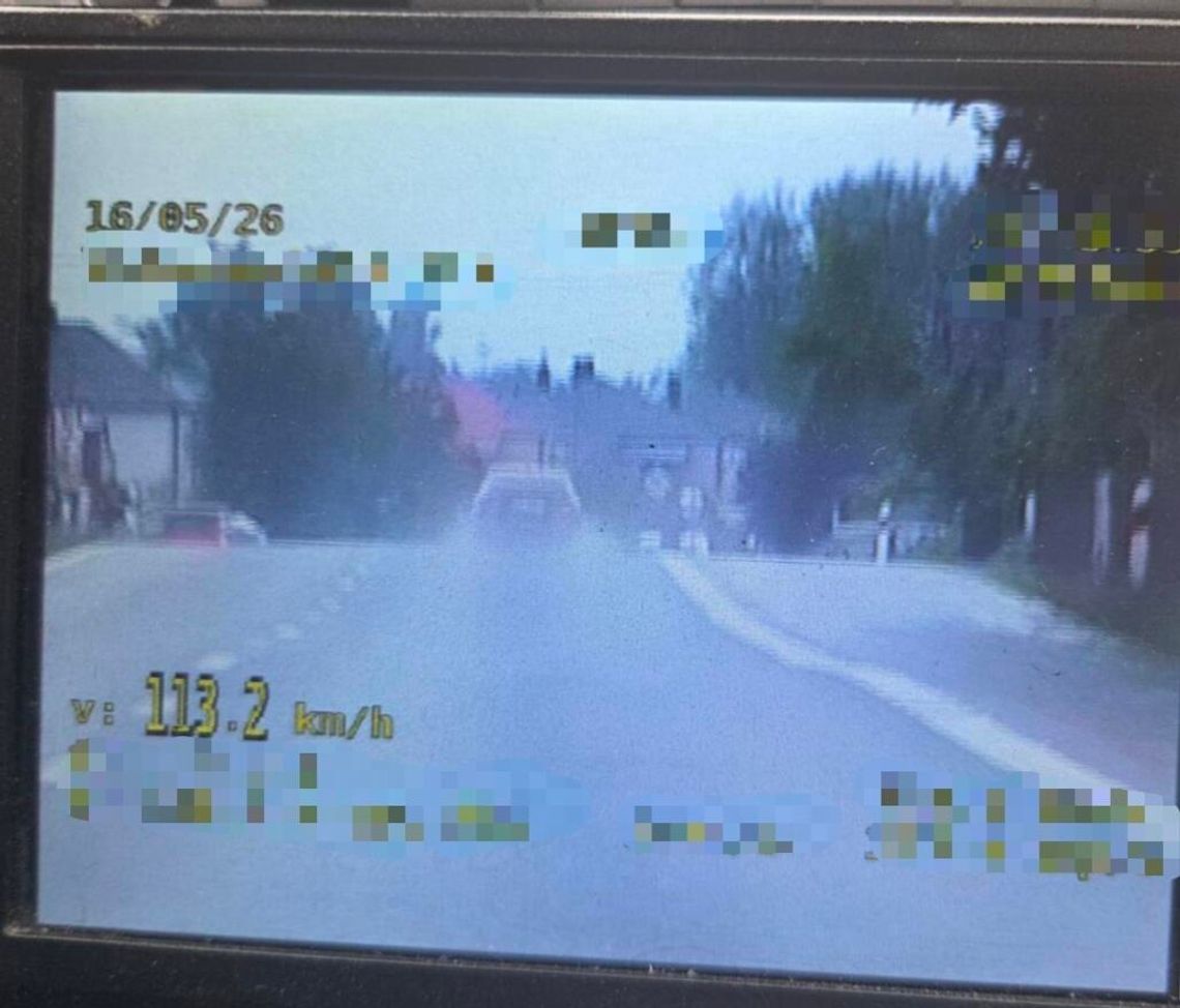 Rekordzista kierujący saabem, 31-letni mieszkaniec Biłgoraja pędził przez miejscowość Krzeszów z szybkością ponad 113 km/h