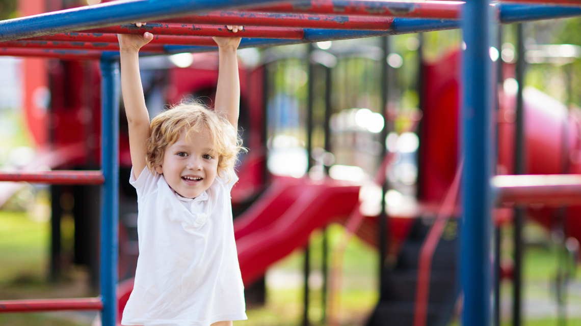Niebawem budowa placów zabaw przed blokami stanie się obowiązkowa. Deweloperzy będą musieli się do nich dostosować.