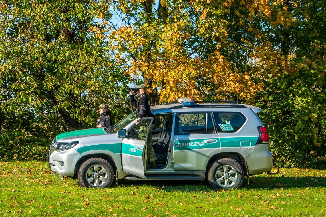 Płynęli przez Bug na pontonie. Zatrzymano 8 Afgańczyków Funkcjonariusze z Nadbużańskiego Oddziału Straży Granicznej ujawnili 8 nielegalnych migrantów z Afganistanu.