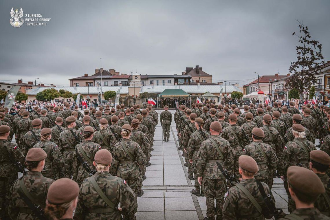 19 lipca, w Parczewie 155 ochotników z Lubelszczyzny, którzy pomyślnie ukończyli szkolenie podstawowe w ramach projektu „Wakacje z WOT”, złożyło przysięgę wojskową na sztandar 2 Lubelskiej Brygady Obrony Terytorialnej.
