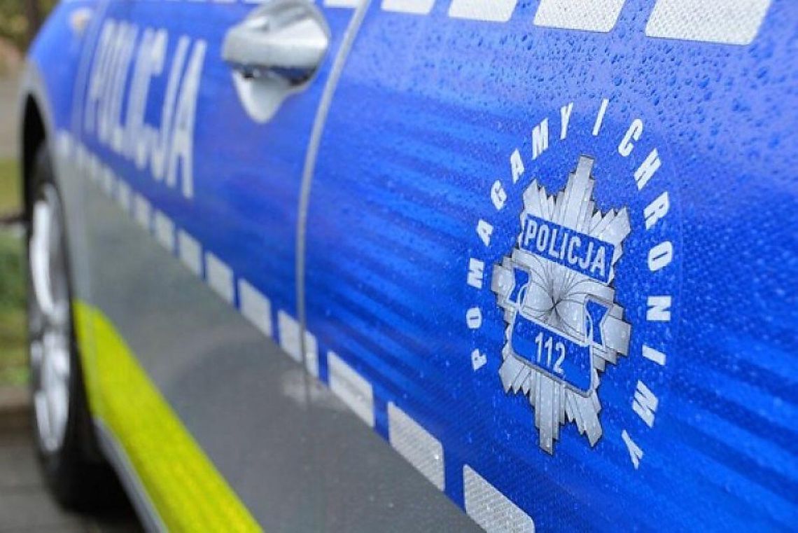 Policjant na wolnym od służby uniemożliwił jazdę pijanemu kierującemu, którego zauważył w rejonie stawów w gminie Tomaszów Lubelski.