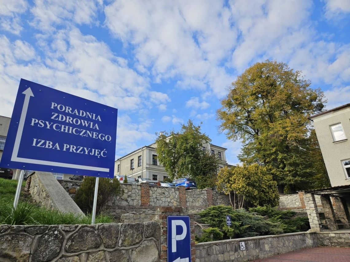 Śledztwo po ucieczce aresztowanego Bartłomieja B. Kolejni funkcjonariusze SW z zarzutami W związku z ucieczką ze szpitala psychiatrycznego w Radecznicy przestępcy Bartłomieja B. zarzuty w Prokuraturze Okręgowej w Zamościu usłyszeli kolejni dwaj funkcjonariusze Służby Więziennej.