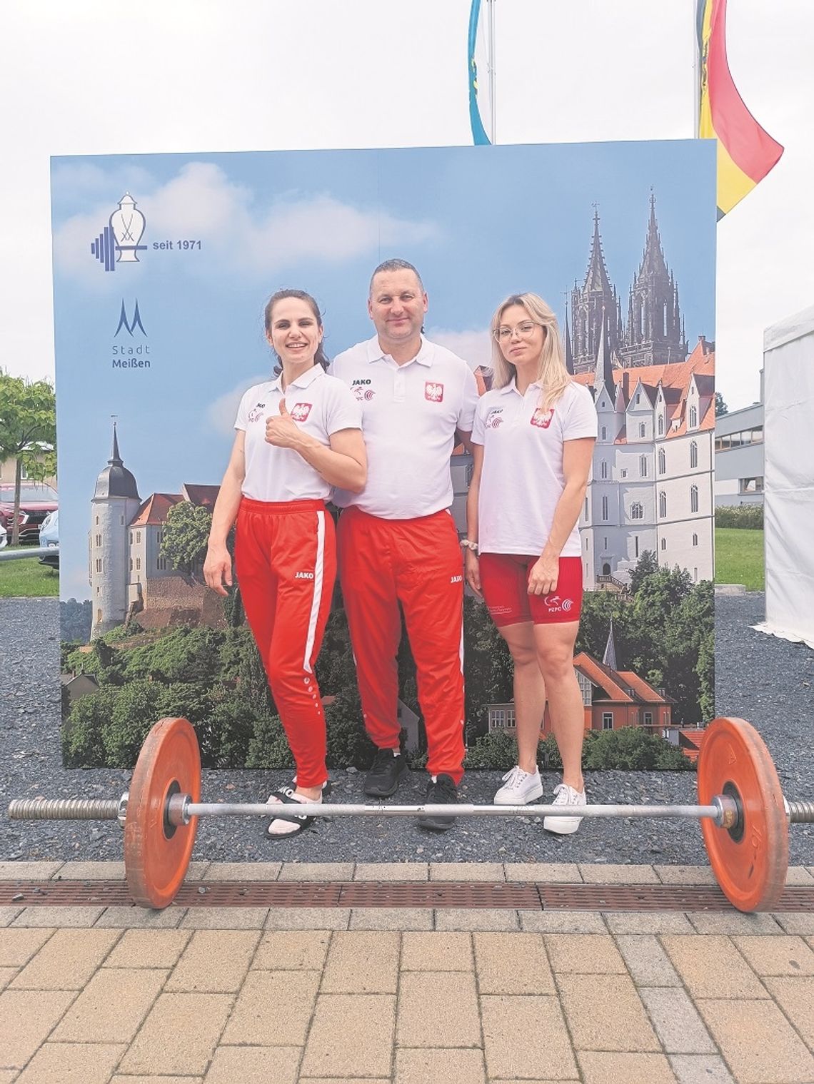 Trener Andrzej Gaweł i jego „złotka” z Agrosu Zamość – Emilia Rechul i Klaudia Luterek.