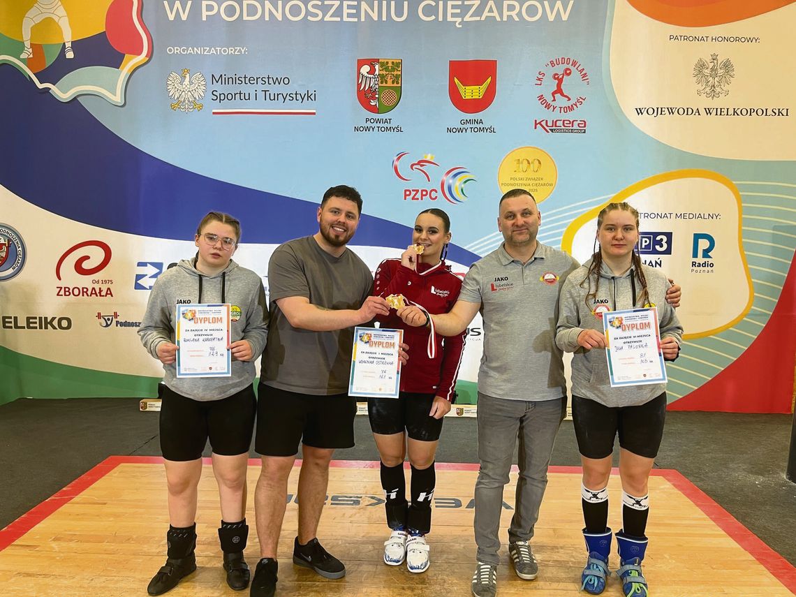 Reprezentanci sekcji podnoszenia ciężarów z klubów Zamojszczyzny wywalczyli cztery medale mistrzostw Polski juniorek i juniorów U20 w Nowym Tomyślu (woj. wielkopolskie).