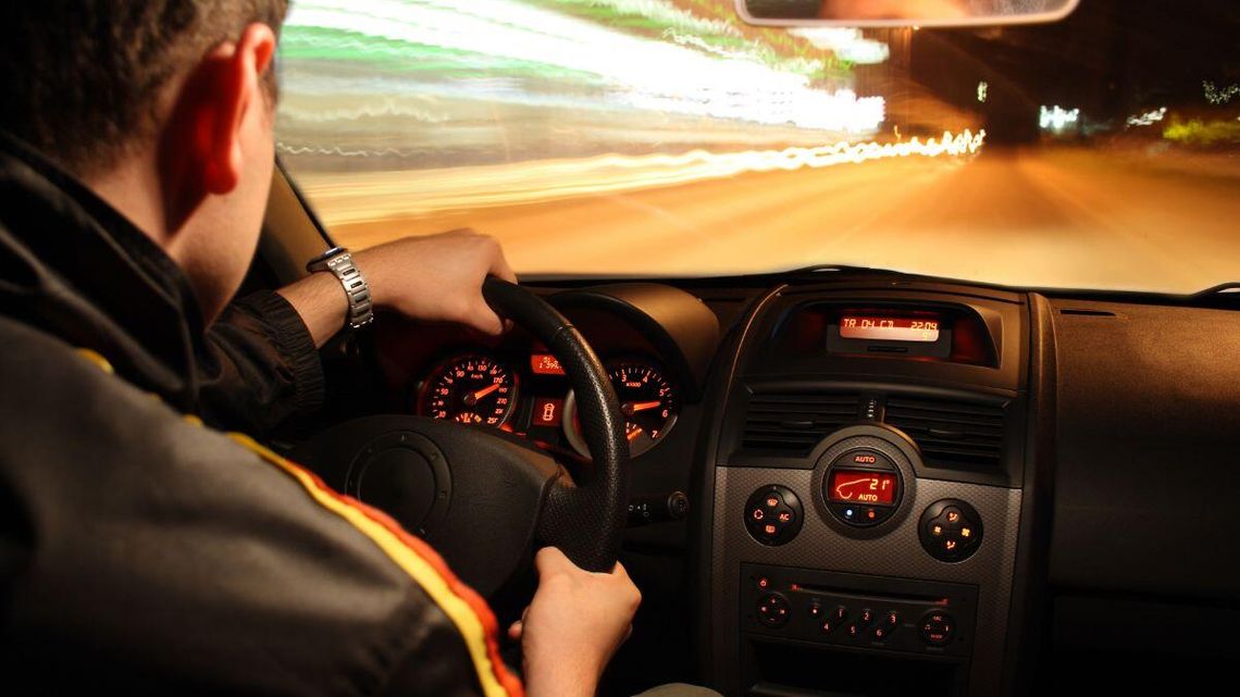 Eksperci proponują np. żeby każde podrasowane auto przechodziło dodatkowe badania techniczne.