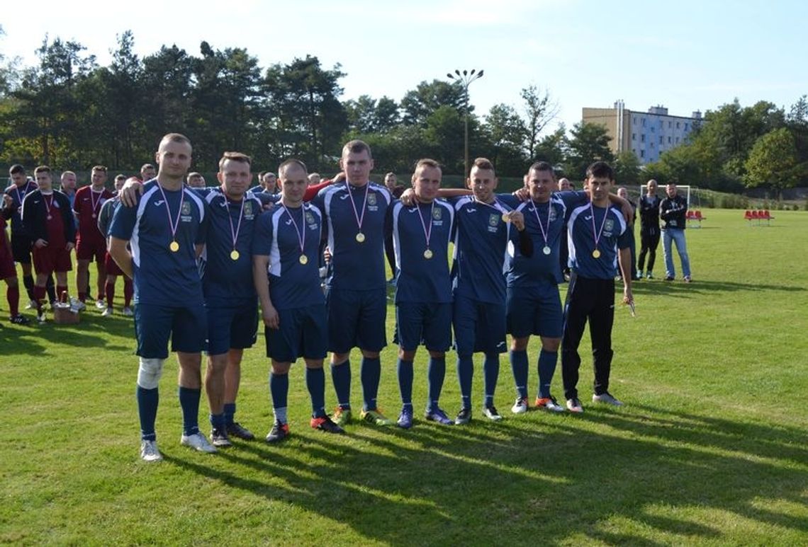 Policjanci z Tomaszowa Lubelskiego najlepsi na piłkarskim turnieju w Rudniku