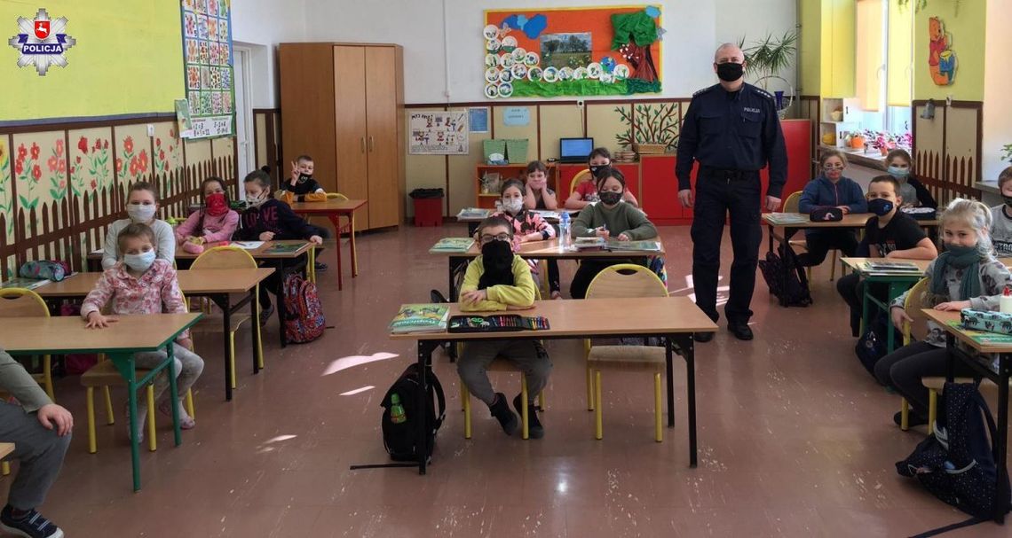 Policjant odwiedził uczniów z Horodła