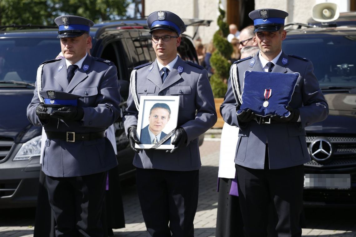 Policjant z Biłgoraja zginął w wypadku. Dzisiaj odbył się pogrzeb (ZDJĘCIA)