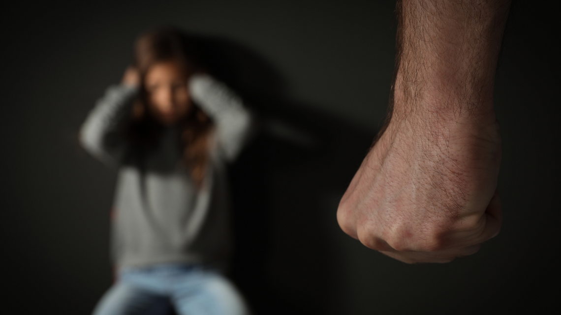 Ile kosztuje przemoc domowa w Polsce?