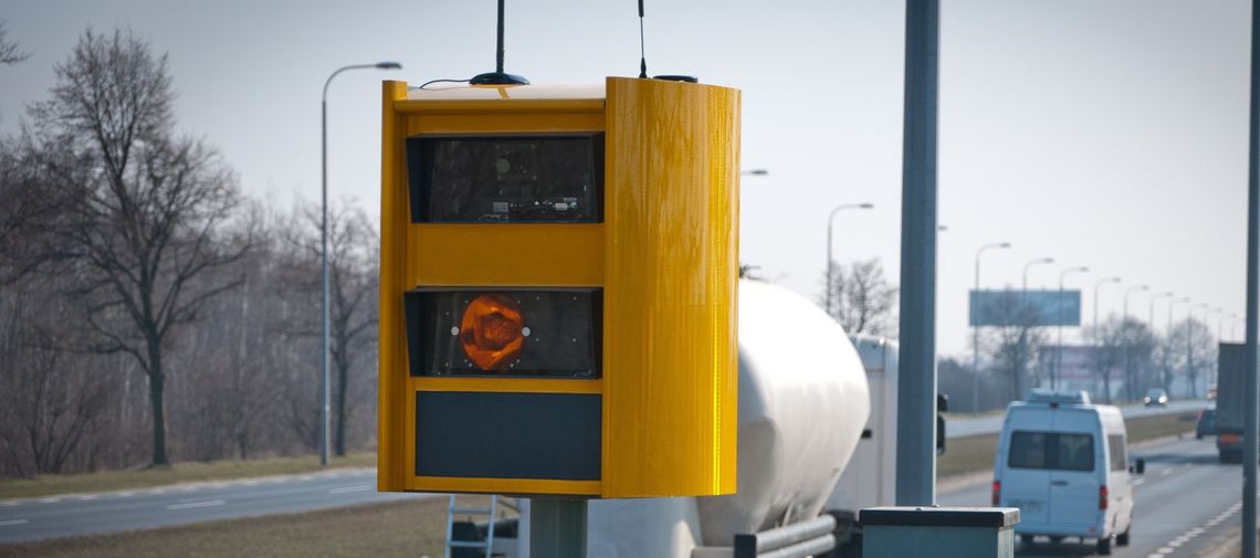 Tylko w pierwszym półroczu br. fotoradary zarejestrowały ponad 324 tys. przypadków złamania przepisów.