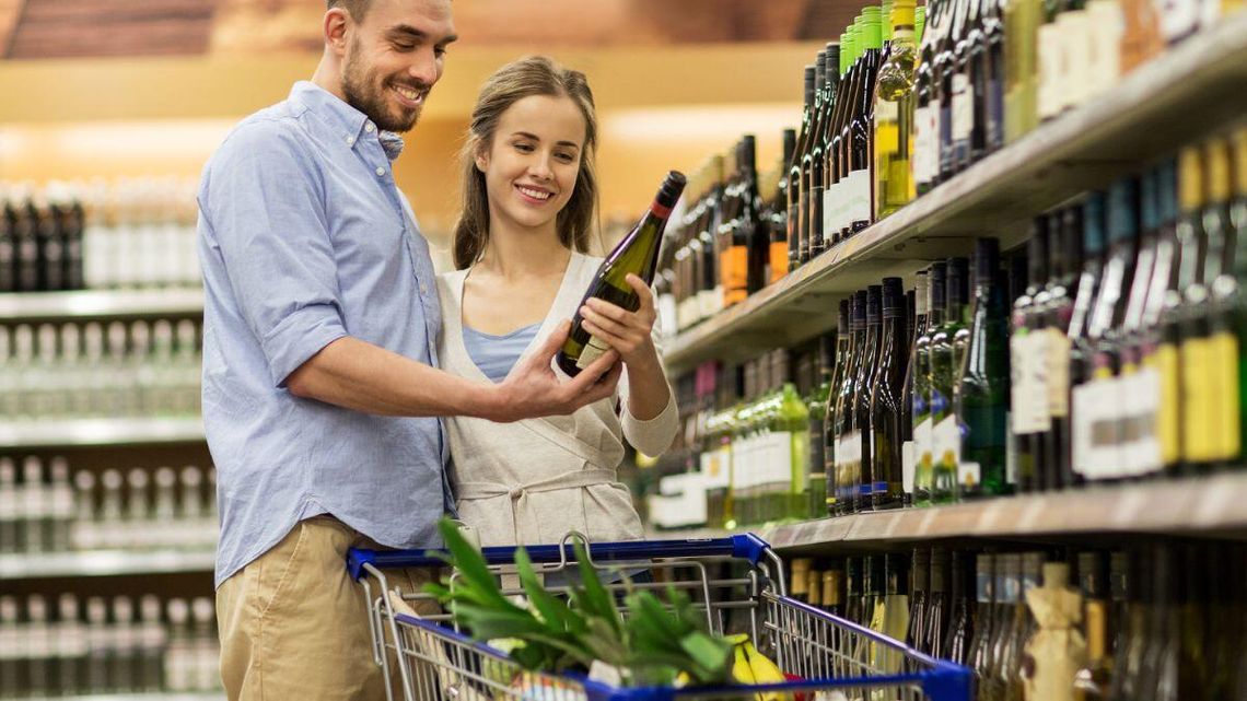 Wygląda na to, że alkohol w saszetkach produkowała tylko jedna firma. Tak wynika z kontroli sklepów.