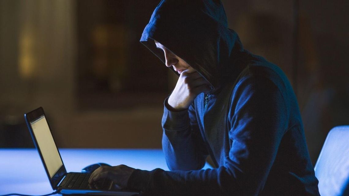 Ministerstwo Cyfryzacji od dłuższego czasu pracuje nad przepisami mającymi ograniczyć negatywne zjawiska w internecie, takie jak patostreamy czy przemoc cyfrowa.