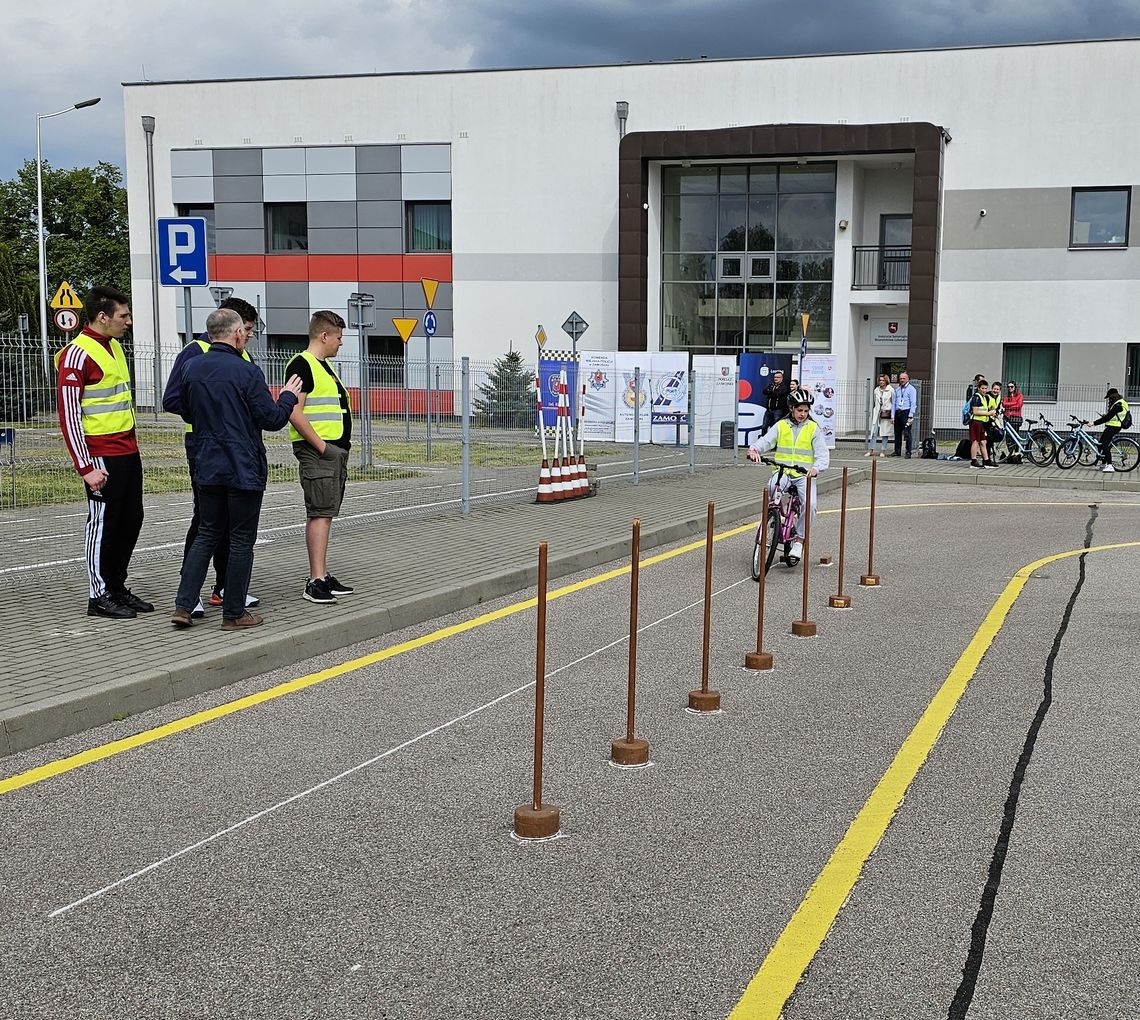 POPULARYZOWANIE ROWERU JAKO ŚRODKA TRANSPORTU, A TAKŻE REKREACJI I SPORTU