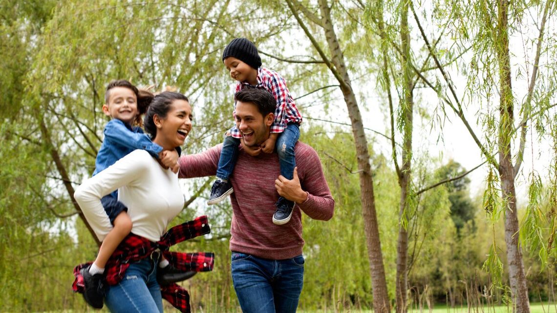 Jakie sklepy będą otwarte? Gdzie szukać pomocy medycznej? Co z aptekami? Czego spodziewać się na drogach i w pogodzie podczas Wielkanocy? Sprawdziliśmy.