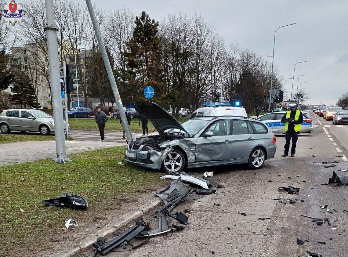 Zderzenie dwóch osobówek na ul. Wyszyńskiego w Zamościu.