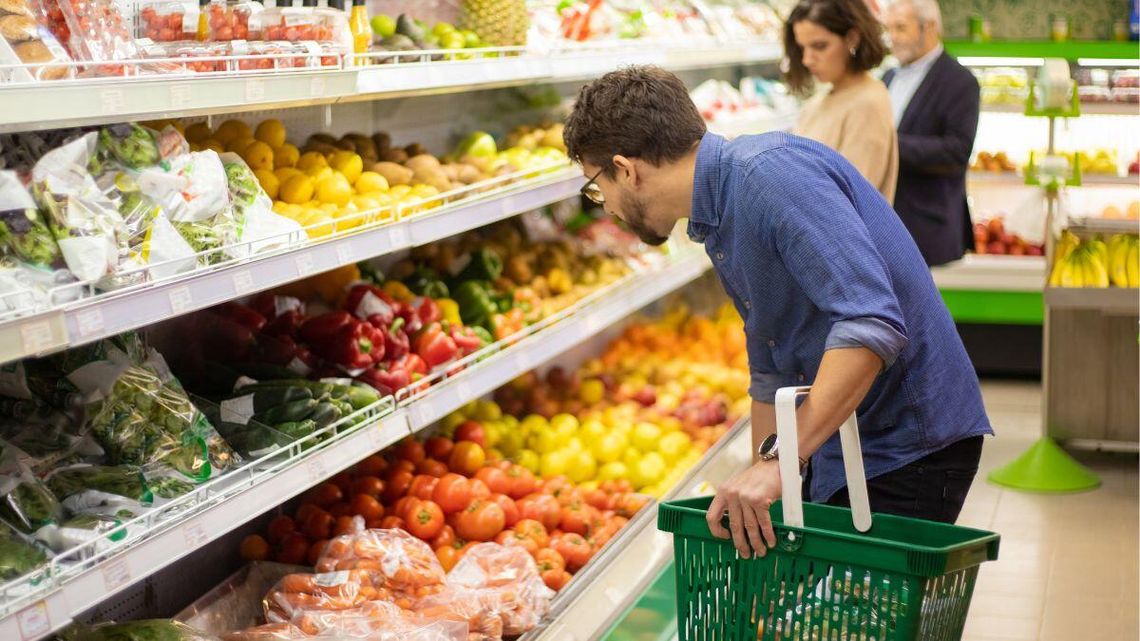 O tym, czy sklep może być otwarty w dzień wolny, decydowaliby radni. Z taki pomysłem wystąpił poseł Polski 2050.