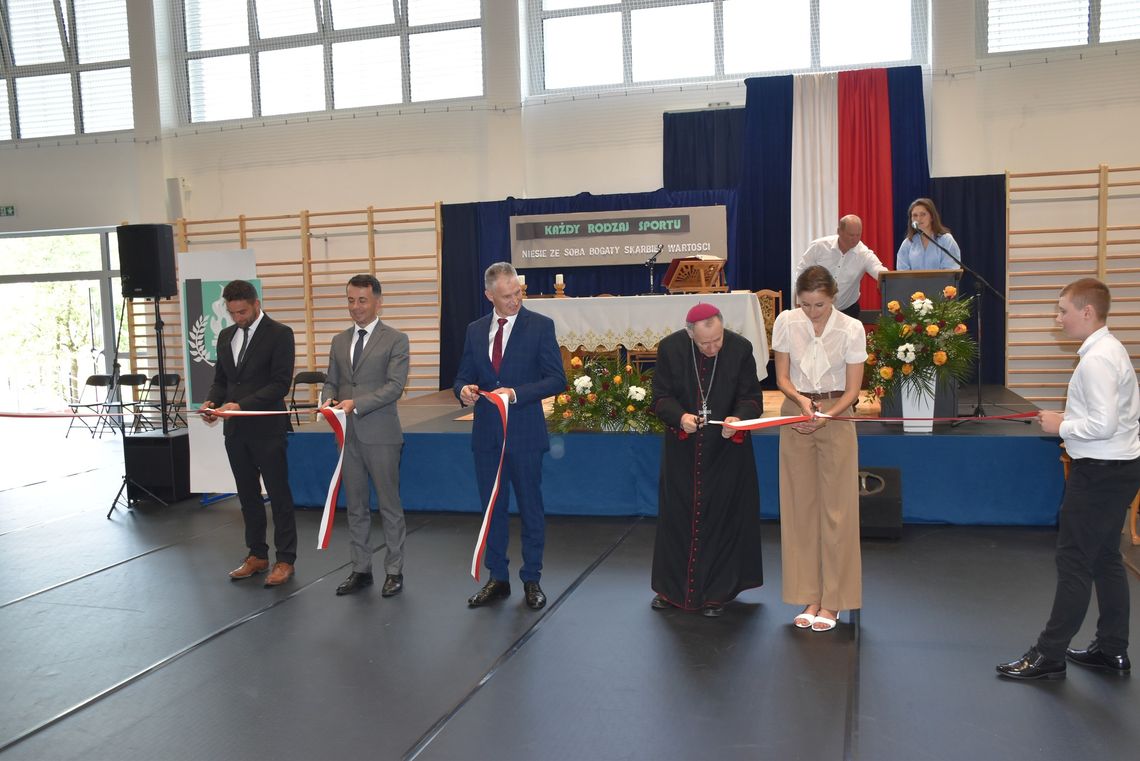Potok Górny: Poświęcenie i otwarcie hali sportowo-widowiskowej [ZDJĘCIA]