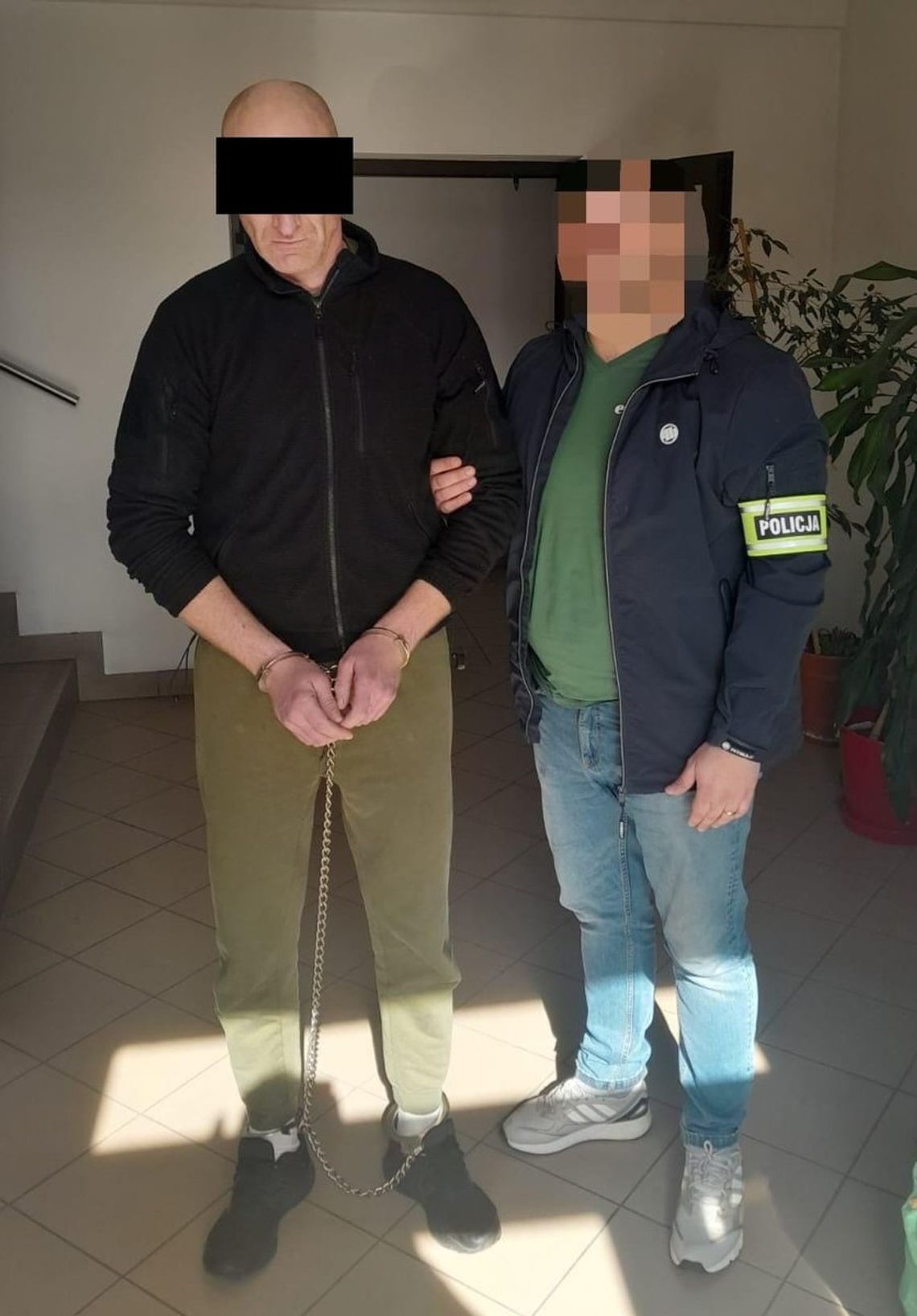 Policjanci ustalili, że 45-letni mieszkaniec powiatu tomaszowskiego znęcał się psychicznie i fizycznie nad swoją żoną.