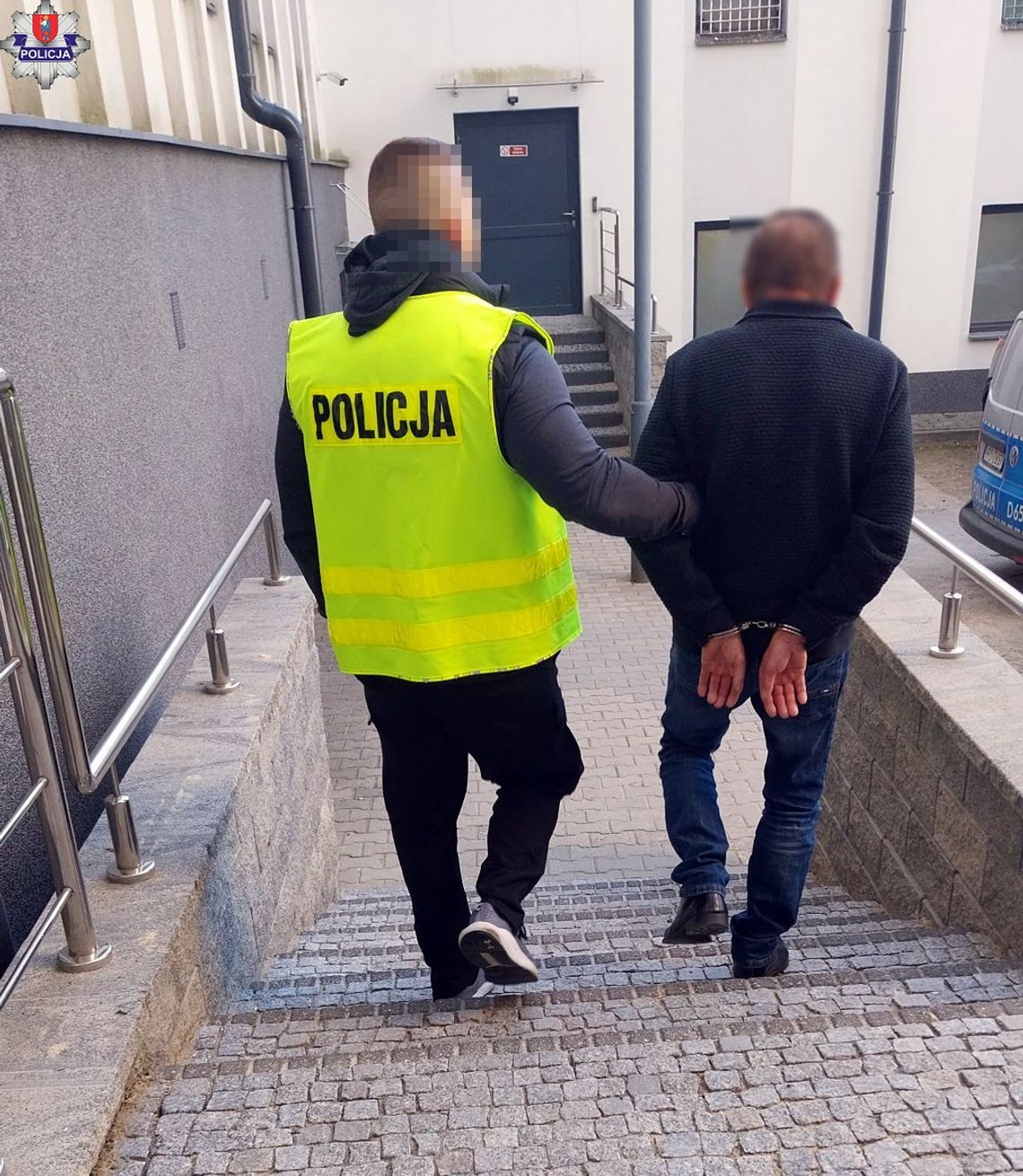 Pow. zamojski: Slalom na drodze, potem groźby z siekierą. Na jaw wyszło też, że 59-latek znęcał się nad rodziną Areszt dla 59-latka za znęcanie się nad bliskimi, groźby karalne oraz kierowanie ciągnikiem rolniczym w stanie nietrzeźwości i na zakazie.