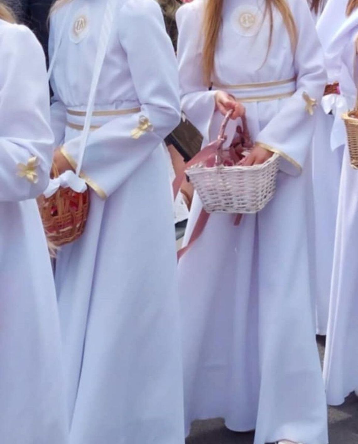 Pow. zamojski: Wystawiła albę na sprzedaż. Straciła prawie 3 tysiące złotych!