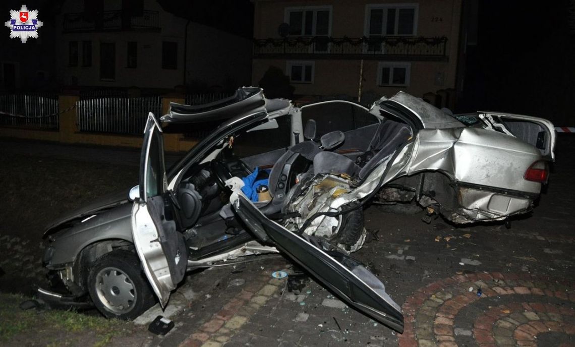 Poważny wypadek w Łukowej. 21-latek roztrzaskał opla o betonowy przepust
