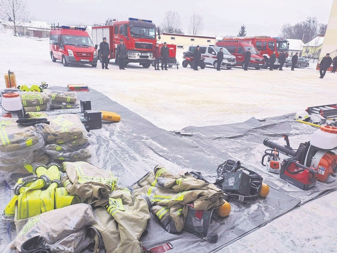 Powiat tomaszowski: Dla jednych nowe, dla drugich 30-letnie wozy strażackie