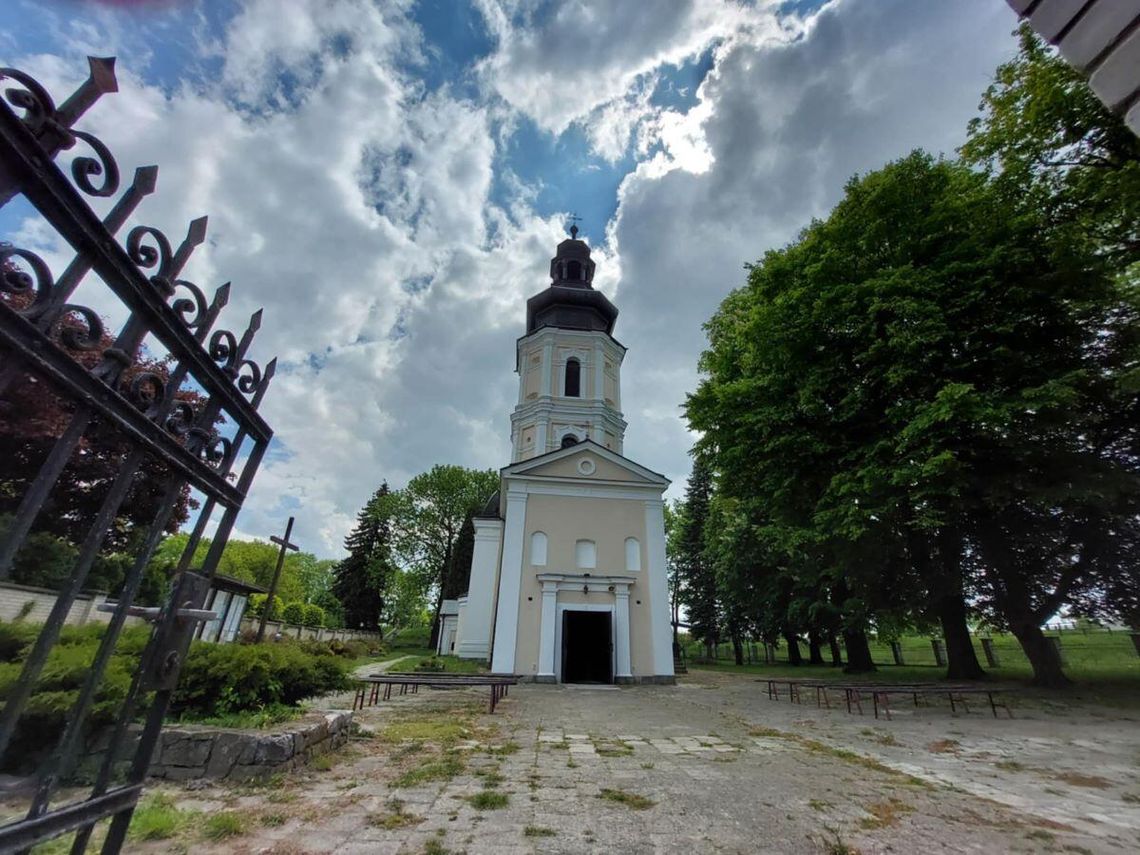 Na kwietniowej sesji Rady Powiatu w Zamościu podjęto uchwały w sprawie udzielenia dotacji na prace konserwatorskie i restauratorskie przy zabytkowych świątyniach.