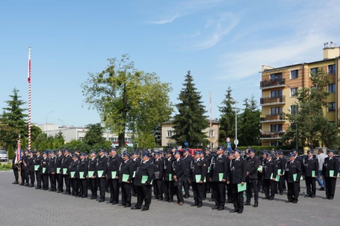 W Komendzie Miejskiej PSP w Zamościu odbyło się uroczyste wręczenie promes na zakup sprzętu i wyposażenia w ramach programu „Mały Strażak”.