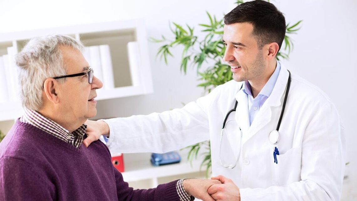 W odpowiedzi na tragiczne wydarzenia w Krakowie, które wstrząsnęły środowiskiem medycznym – śmierć lekarza zaatakowanego nożem przez pacjenta – Naczelna Izba Lekarska (NIL) znów zaapelowała o konkretne zmiany w prawie.