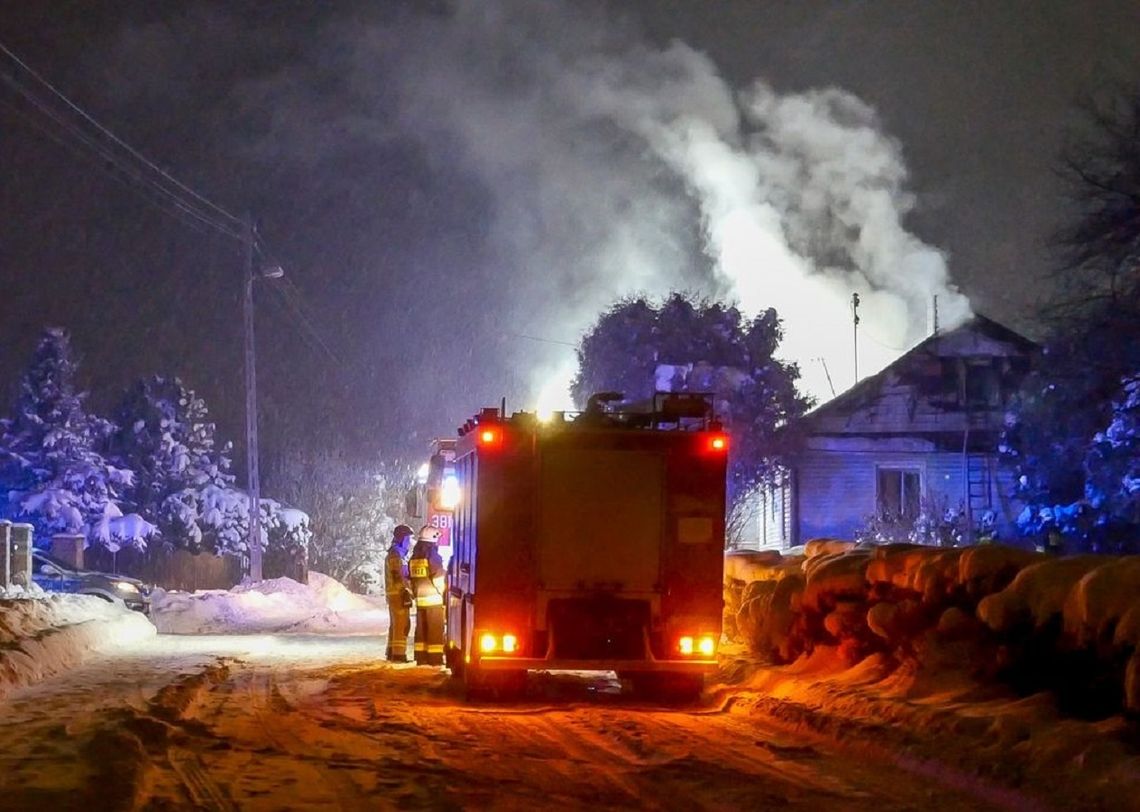 Pożar domu w gminie Zamość. Mieszkankę obudził alarm czujnika czadu