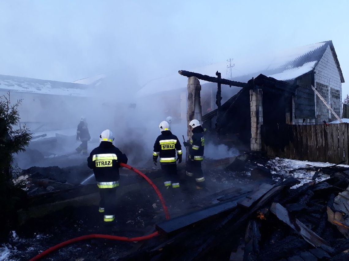 Pożar garażu w Adamowie. Spłonął majątek wart 35 tys. zł
