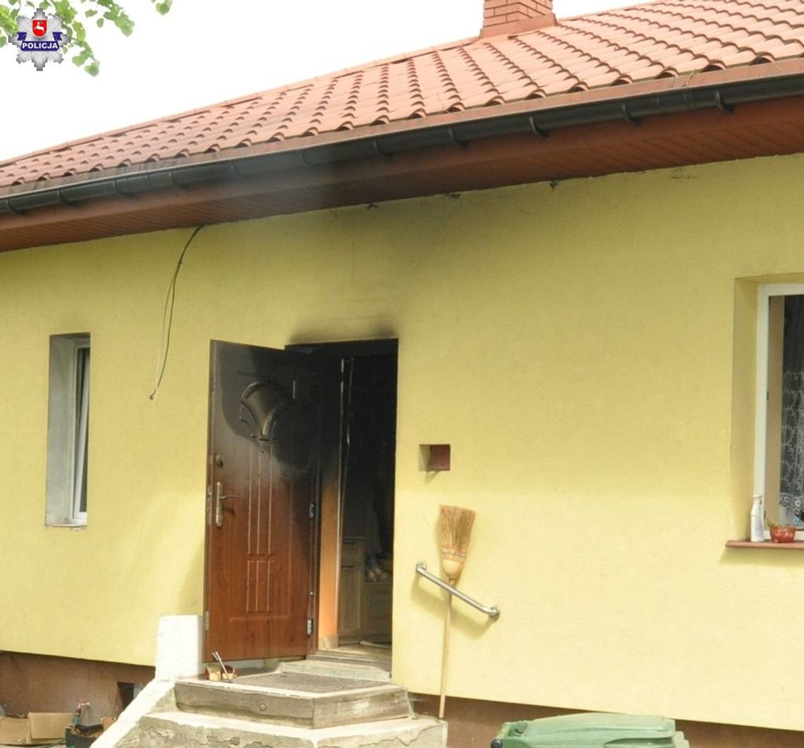 Pożar w Krzaku. Wewnątrz domu znaleziono zwłoki starszej kobiety