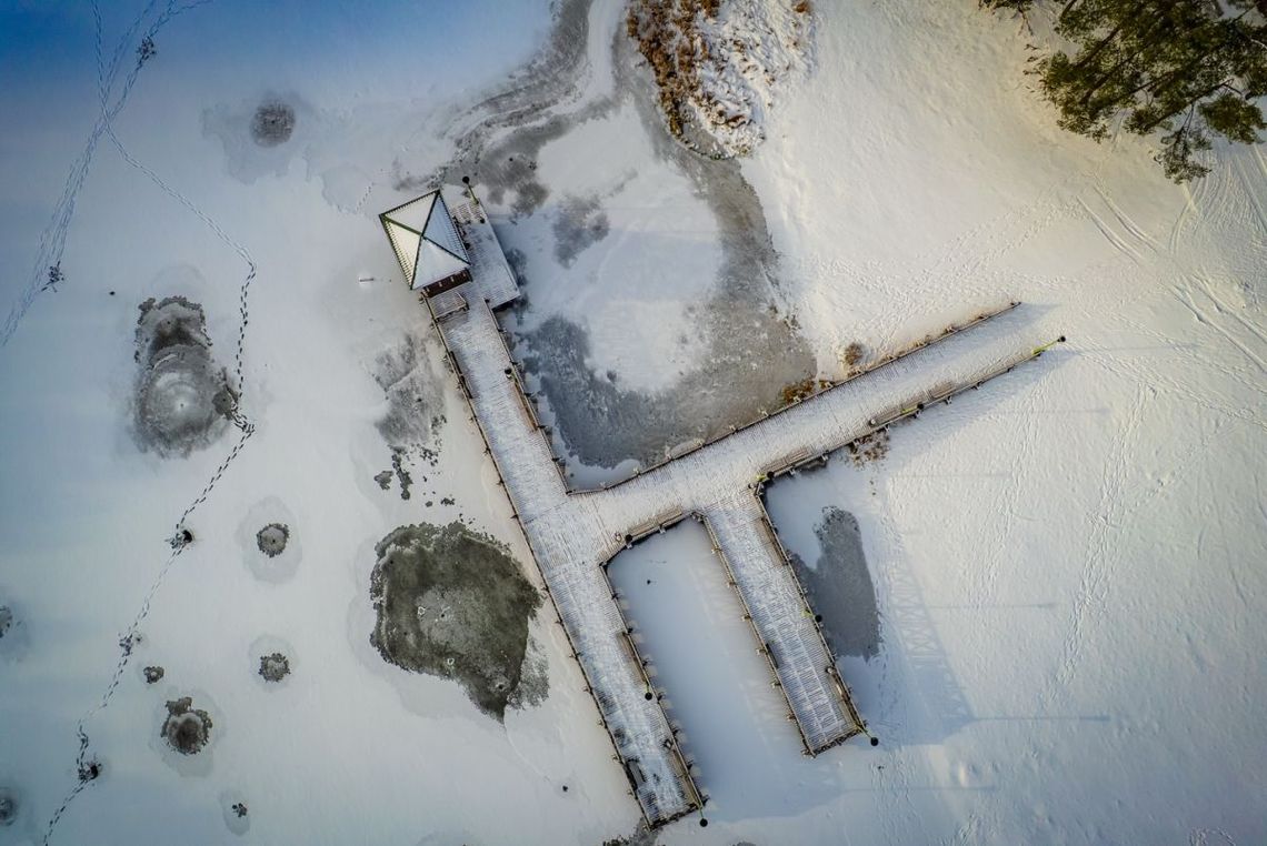 Zalew w Majdanie Sopockim (gm. Susiec, powiat tomaszowski, woj. lubelskie) zimą.