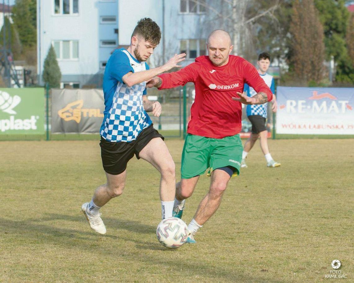 W rundzie jesiennej środkowy pomocnik Piotr Malec (z prawej) był ostoją Potoku Sitno. Wystąpił we wszystkich piętnastu ligowych meczach tego zespołu.
