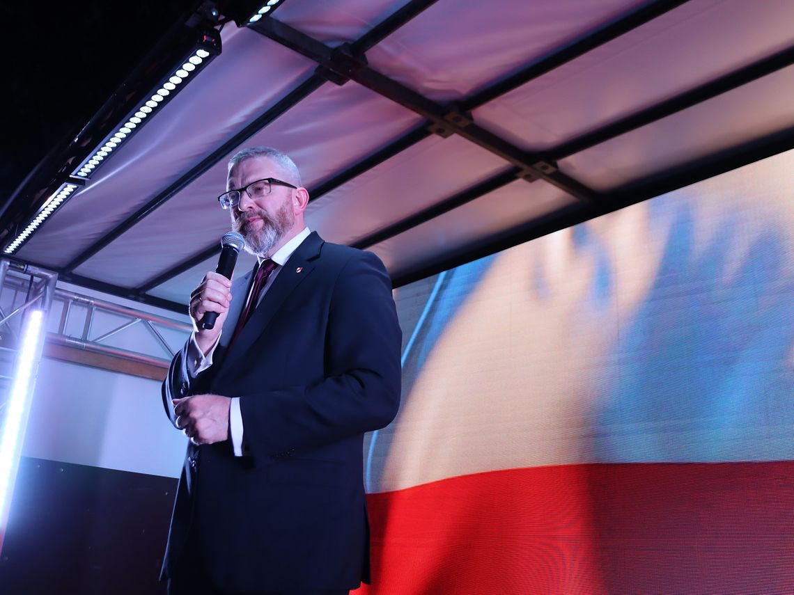 Wiosną podczas spotkania wyborczego w Białej Podlaskiej Grzegorz Braun mówił m.in. o żydowskich i ukraińskich wpływach, krytykował Unię Europejską oraz grzmiał na temat aborcji i bezbożności obywateli