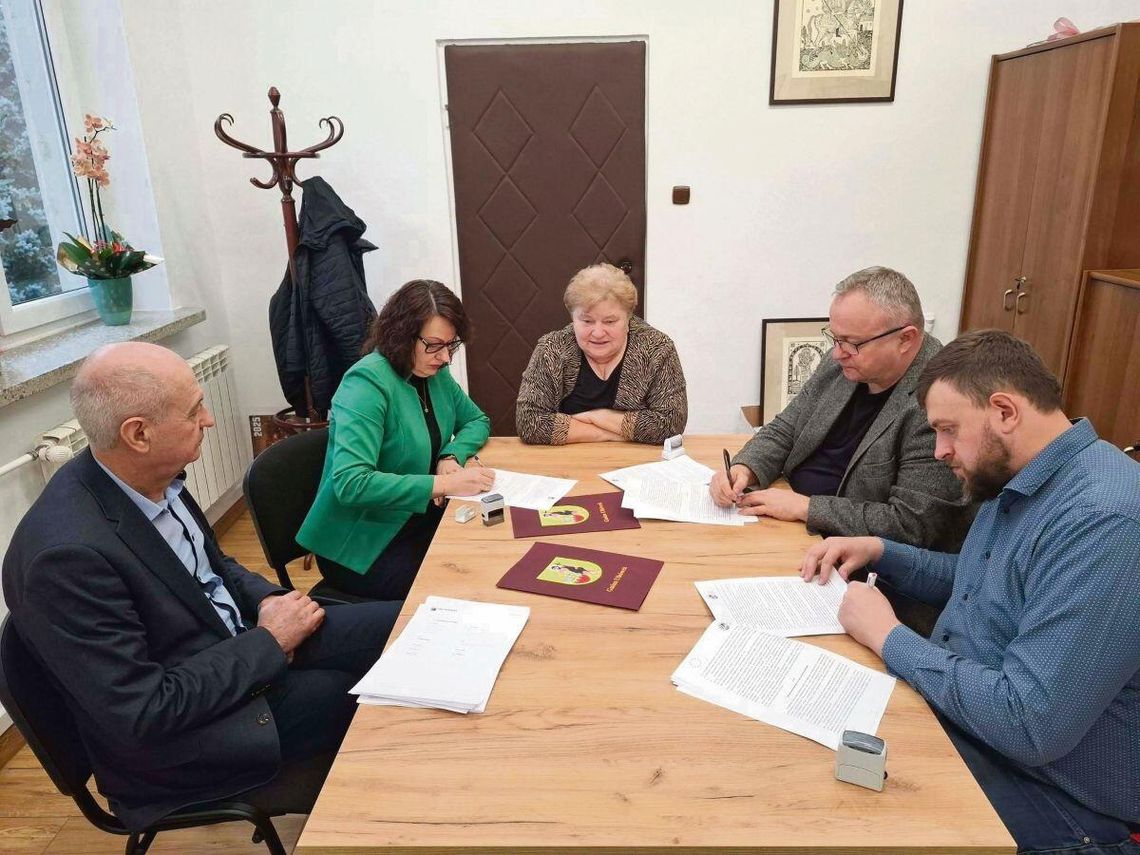 Podpisanie umowy na przebudowę zbiorników retencyjnych w miejscowościach: Budynin, Oserdów i Wasylów Wielki.