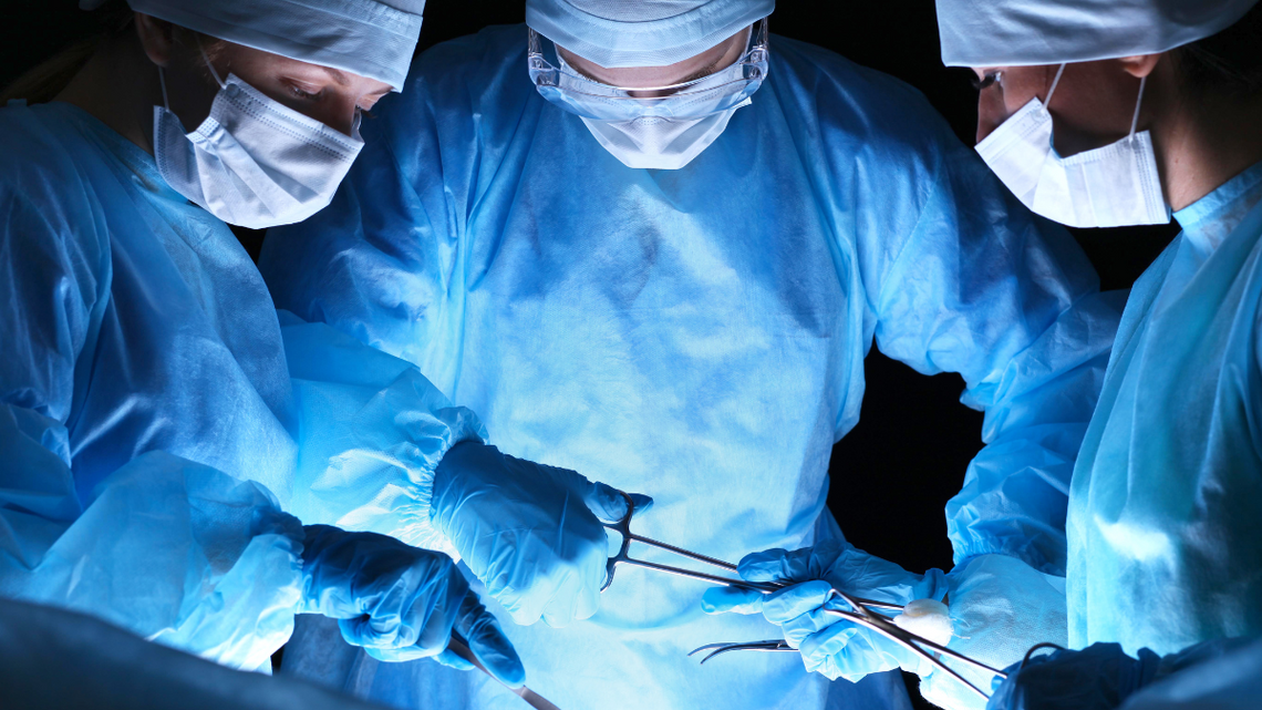 Szpitale ograniczają planowe zabiegi. Boją się, że NFZ, który ma problemy finansowe, może im nie zapłacić za nadwykonania.