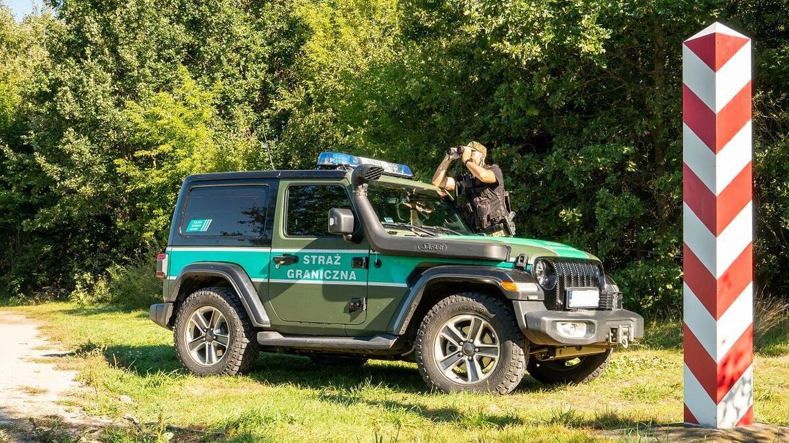 Przewozili migrantów przez polsko-białoruską granicę. Siedem osób skazanych W Sądzie Okręgowym w Białymstoku zapadły prawomocne wyroki wobec siedmiu obywateli Gruzji, którzy zajmowali się przemytem migrantów przez granicę polsko-białoruską.