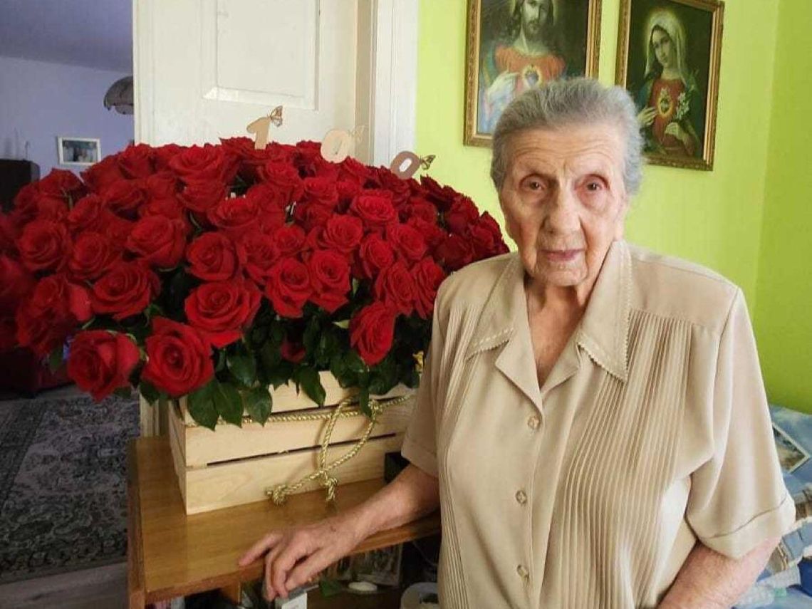 Przeżyła wojnę i pandemię, zwiedziła Afrykę. Tomaszowianka ma dziś 100 lat! Bronisława Sadłocha jest dziś najstarszą mieszkanką miasta Tomaszów Lubelski.