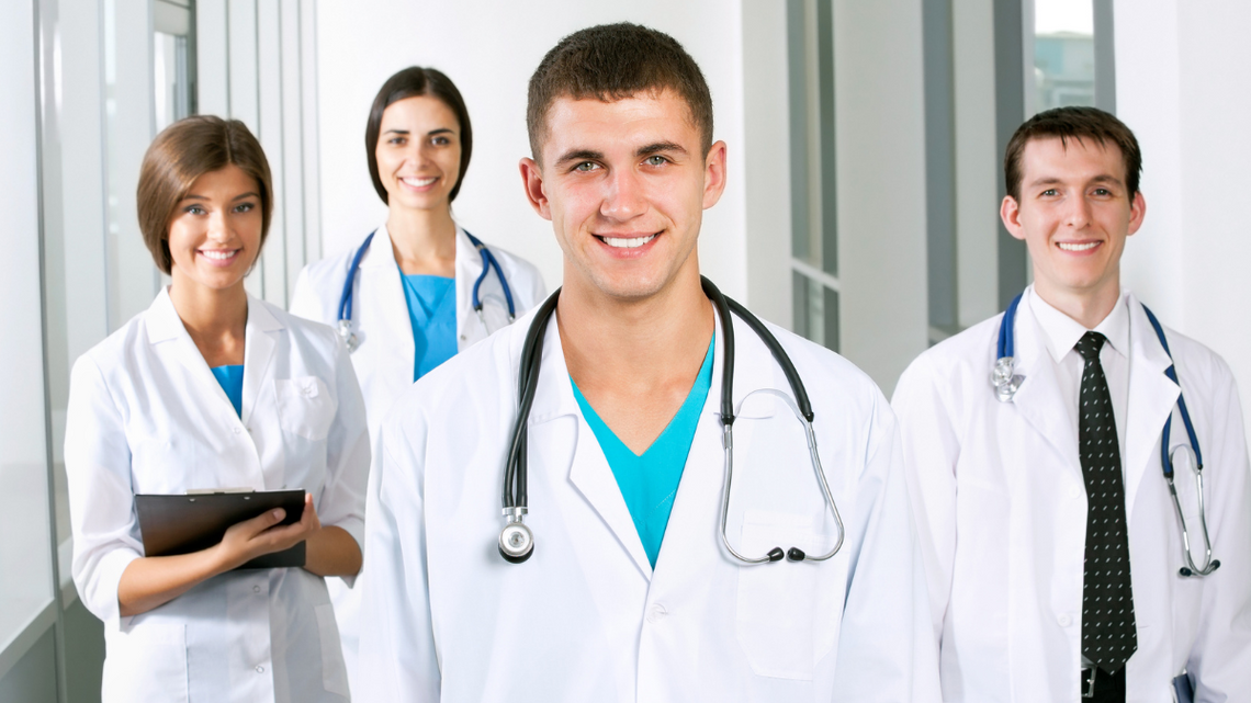 GUS policzył, ilu mamy lekarzy. Dobra wiadomość jest taka, że kadra młodnieje.