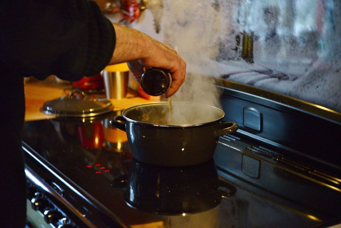 Przydatne akcesoria kuchenne – efektywniejsze gotowanie