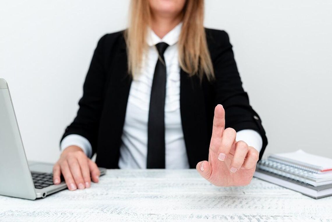 Wiele lokalnych samorządów już dziś prowadzi własne rejestry umów. Tymczasem rząd planuje podnieść próg jawności do 10 tysięcy złotych, co w praktyce może oznaczać, że mieszkańcy nie zobaczą większości umów zawieranych przez ich urzędy