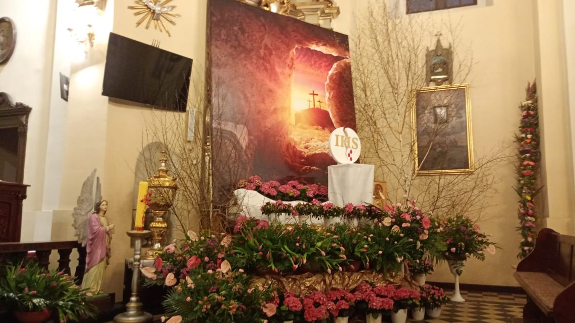 To tegoroczna dekoracja Grobu Pańskiego w kościele w Rachaniach (powiat tomaszowski) przez mieszkańców wsi Józefówka.