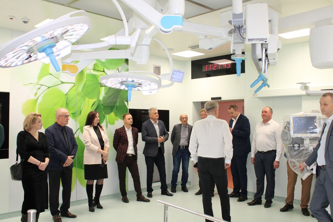 17 grudnia radni powiatu tomaszowskiego w towarzystwie starostów oglądali postępy prac, a właściwie prawie ich finał, w dobudowanej części szpitala powiatowego w Tomaszowie Lubelskim.