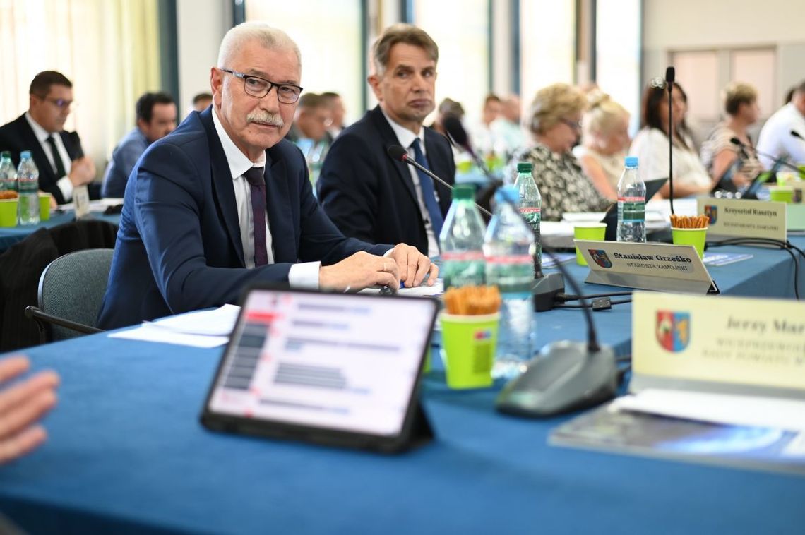 Starosta zamojski i jego zastępca, Krzysztof Rusztyn, mają powody do zadowolenia.