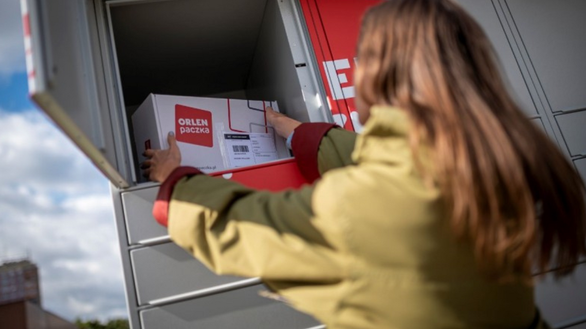 Poczta Polska (PP) i Orlen Paczka łączą siły. Chcą w ten sposób stworzyć największą sieć odbioru paczek w kraju.