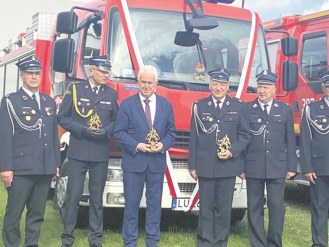 Pojazdy trafiły do OSP w Płoskiem i OSP w Bortatyczach.