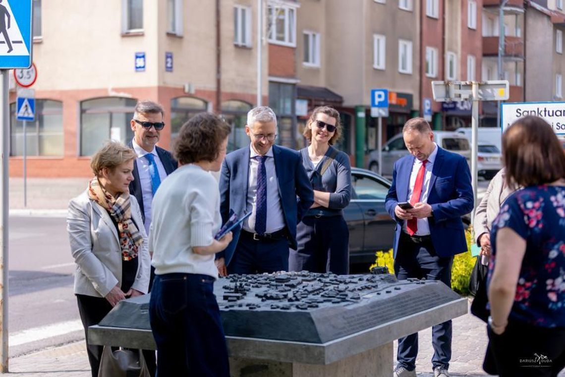 18 maja w Miejskiej Bibliotece Publicznej -  Hrubieszowskim Centrum Dziedzictwa oficjalnie zainaugurowano projekt „Rezylientny Hrubieszów – miasto gotowe na wyzwania przyszłości”.