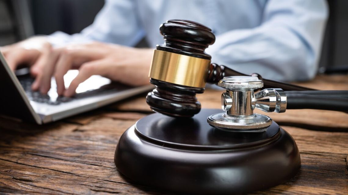 Rodzic pozwał swoje dziecko o alimenty. To za mało, żeby je dostać Chce od syna pieniędzy, chociaż wcześniej nie poczuwał się do ojcowskich obowiązków.