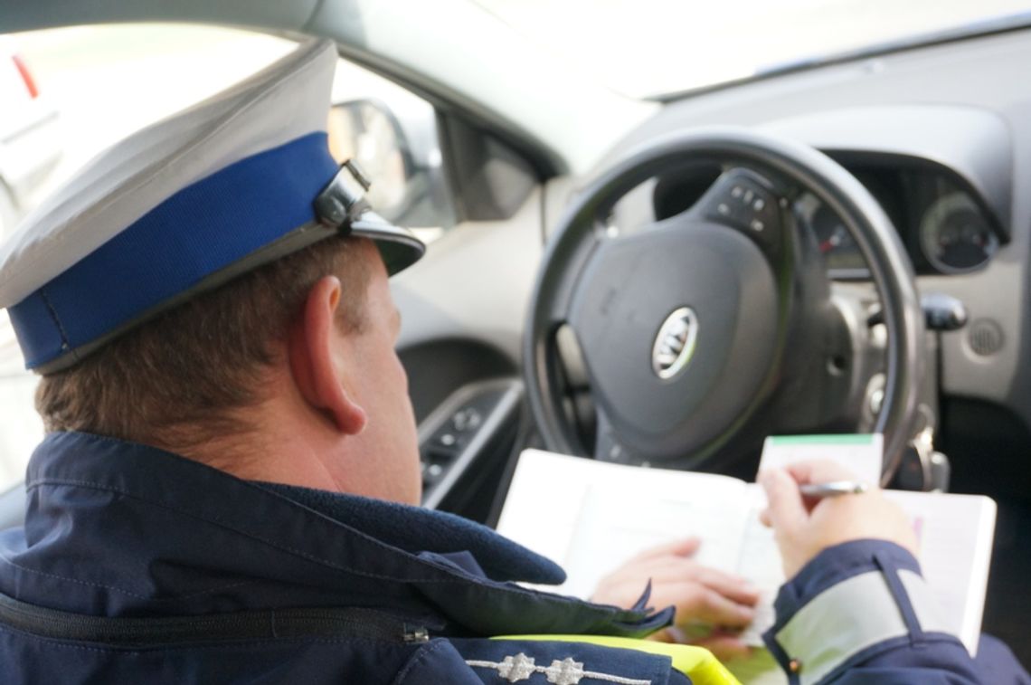 Rozpędził się audi do 103 km/h. Już nie ma prawa jazdy